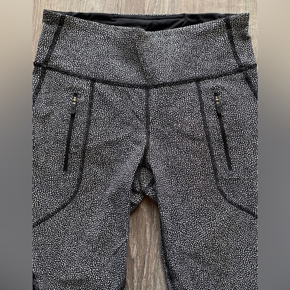 Lululemon Size 6 invigorate Black and White Leggings *Please read description* - Picture 3 of 12